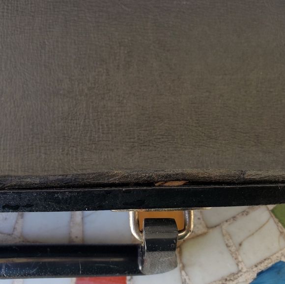 SOLD! Vintage 1970s - 80s black leather briefcase - Picture 7 of 8